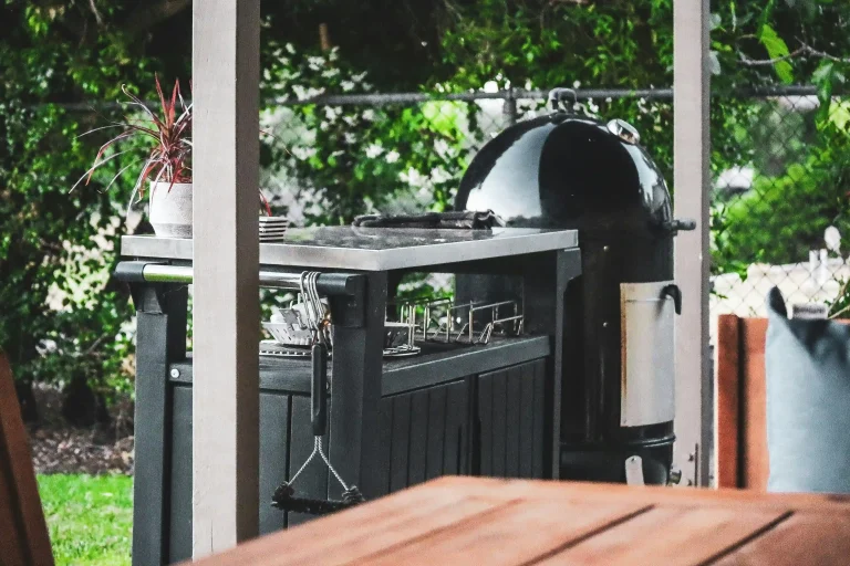 Outdoor Kitchens: Transform Your Garden into a Luxury Cooking Space 5 Outdoor Kitchen